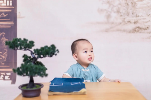 仙桃怀孕肚子中间凹两边凸